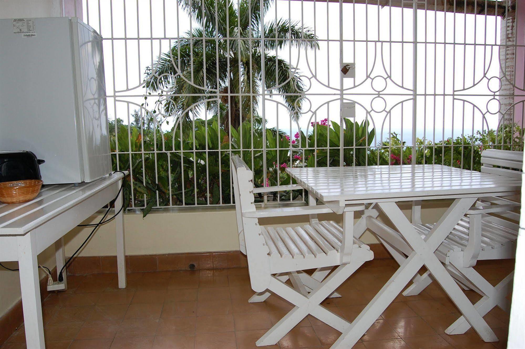 Inn At Shaw Park Gardens & Waterfalls Ocho Rios Bagian luar foto
